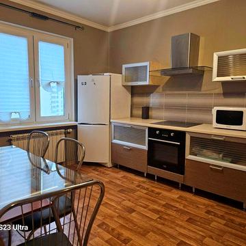 Сучасна, просторна 2 кім. вул. Е .Чавдар 6 , м.Осокорки 7хв. Власник!