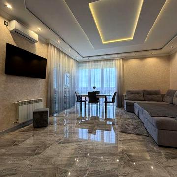 Оренда великоі 3к квартири у сучасному будинку з гаражем