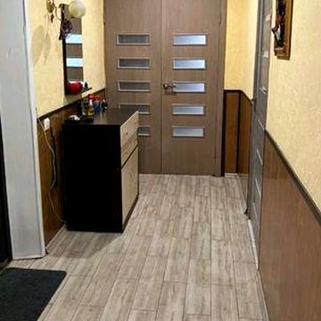 Простора двохкімна квартира