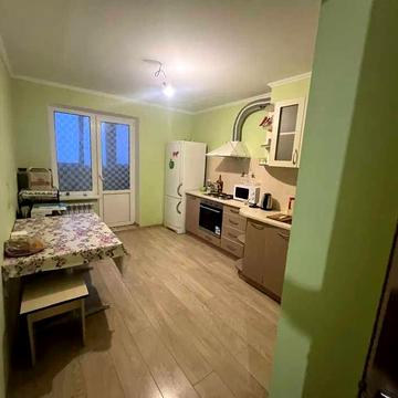 1к кв. 43м², Доківська 10. Працює ліфт, вода та опалення при блекауті