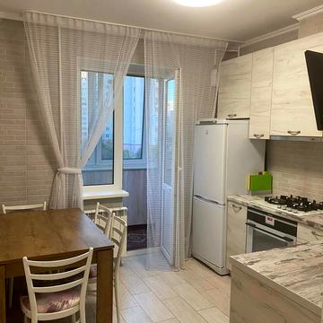 Лариси Руденко вул., 15/14