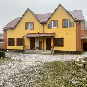 Будинок Старий Самбір / магазин з житловими кімнатами