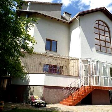 Продаж шикарної квартири з окремим входом і гаражем