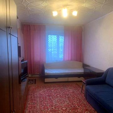 Однушка на Крессе. Рядом школа полиции.Оплата помесячно.Заселим сразу.