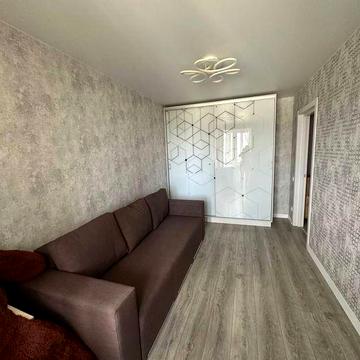 Продам 2-х кімнатну квартиру по вул. Незалежності , 2.