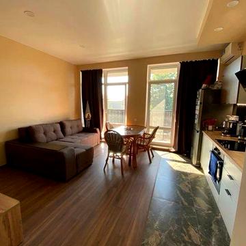 2 кімнатна квартира. Тераса. 2 поверх.Загальна 72 м2. Сучасний ремонт.