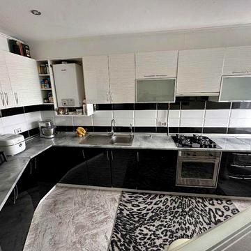 Продам 3к квартиру з ремонтом, меблями та технікою! Є газ!