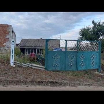 Продам хату та недобудованний будинок