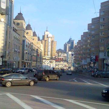 Продаж 2 кімнатної Басейна 7, біля Хрещатика 57 кв.м