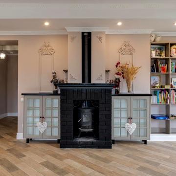 Дніпровська, 32