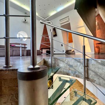 Лабораторна вул., 8