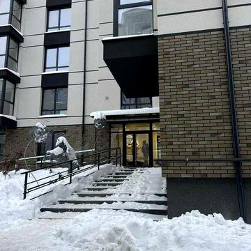 Сучасна та стильна однокімна квартира в новобудові з ремонтом!