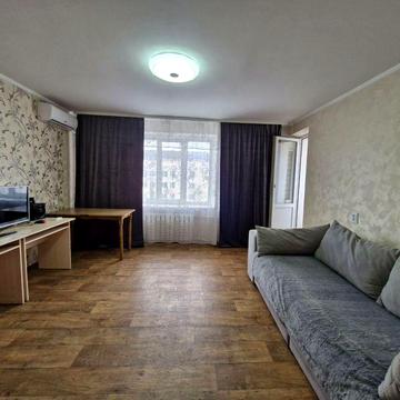 Продається 2х-кімнатна квартира,  4 поверх,  цегла, Богунія