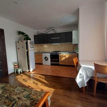 Здається 1 кім кв в Пасічній, одразу за мостом