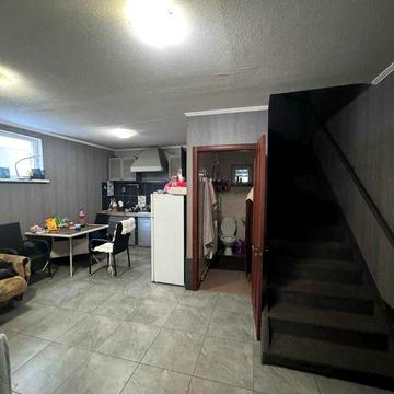 Сдам пол-дома , 2 этажн. кварт. с двориком , 411 батарея.