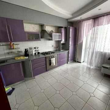 Оренда 3 кім квартири з гаражем, Бам, вул Захисників України