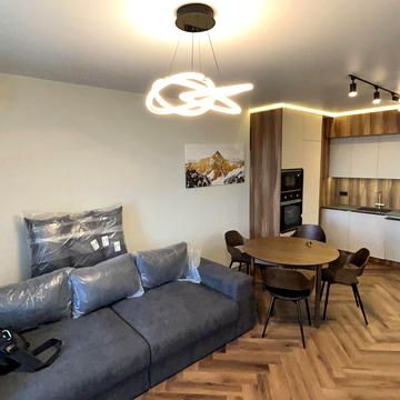 Генерала Грекова вул., 4