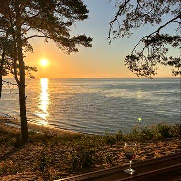 Будиночок на самому березі київського моря