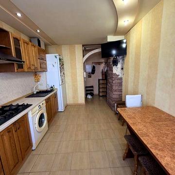 Сдам 3 комнатную квартиру, пески, свет есть.