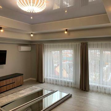 Оренда двокімнатної квартири з білим ремонтом і меблями біля АТБ