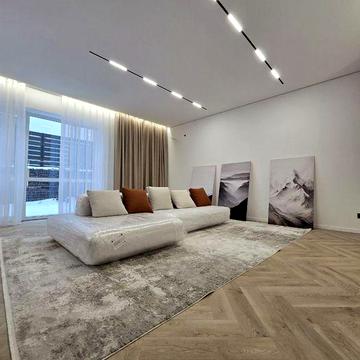 Сучасний таунхаус з дизайнерським інтер’єром у престижному районі