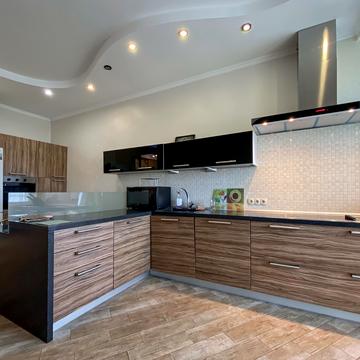 Лесі Українки бульв., 7-А