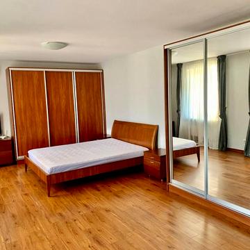 Гоголівська вул., 17