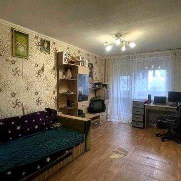 Продам 1 к кв на ХТЗ, метро в пешей доступности