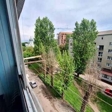 Здається однокімнатка квартира, дружба