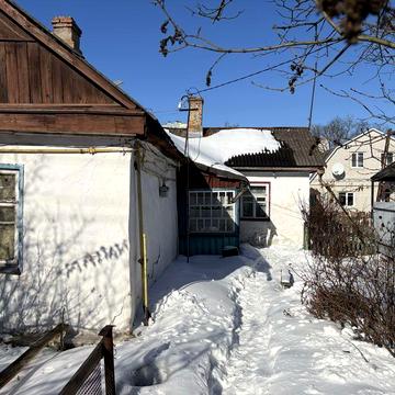 Продам частину будинку з окремим двором і ділянкою 6,2 сот