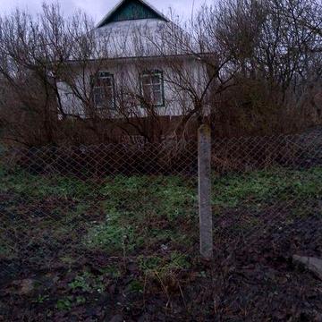 Будинок з землею