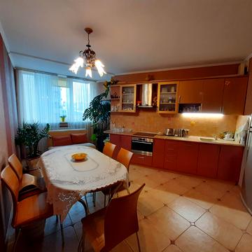 Срібнокільська вул., 1