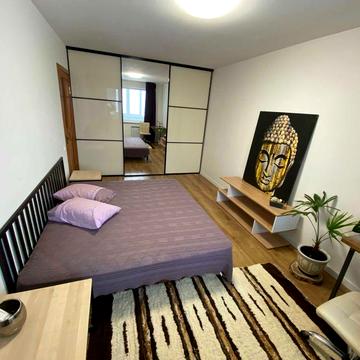 Продаж  квартири з видом на Дніпро в районі ценральної Митниці.