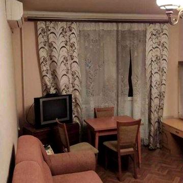 2комн.квартира в приличном жилом состоянии м.Гагарина( Левада)