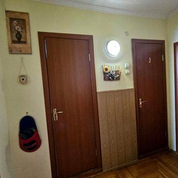 Продається трикімнатна квартира  неподалік центру