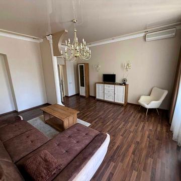 Оренда 2к квартири в центрі, Івана Франка вул.