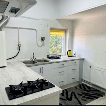 Оренда . Двоповерхова частина будинку.