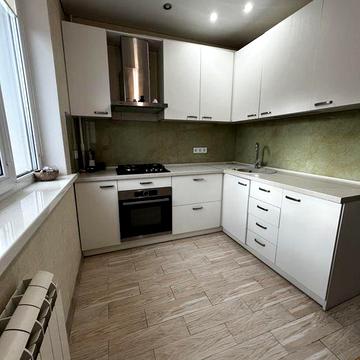 Продам 2х комнатную квартиру метро Защитников, Спортивная. Конный рыно