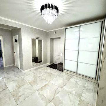 Оренда гарної ТРЬОХкімнатної новобудови. Центр