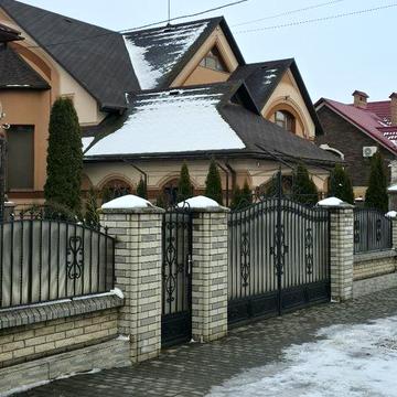 Просторий та продуманий будинок преміум-класу