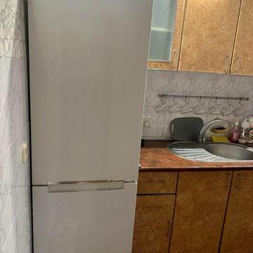 Здається 3 кімнатна квартира у центрі міста.