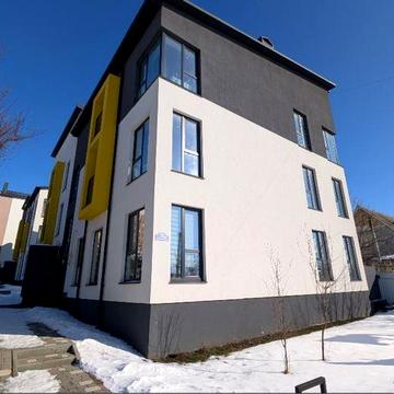 Двокімнатна з двриком 2% оформлення з ремонтом всі державні програми