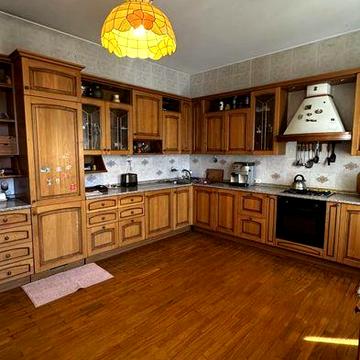 Продам 3-х ком 147 м2 в кирпичном доме с ремонтом (3-191-944)