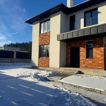 Двоповерховий будинок у закритому КМ Стоянки!Біля лісу. Велика ділянка