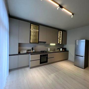 Стильна 2-кімнатна квартира в Минаї з газом