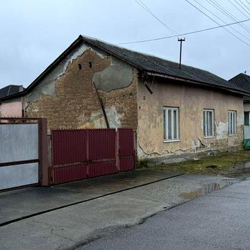 Продається будинок в центрі