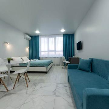 Стильная студия посуточно — между двумя станциями метро. Есть укрытие и генератор