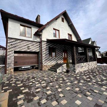 Продається будинок в Чагрі з терасою