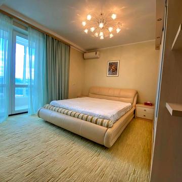 Дніпровська набережна вул., 1-А