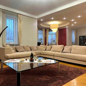 Продається вражаючий будинок  площею 550 кв.м.,,газ, 16 соток